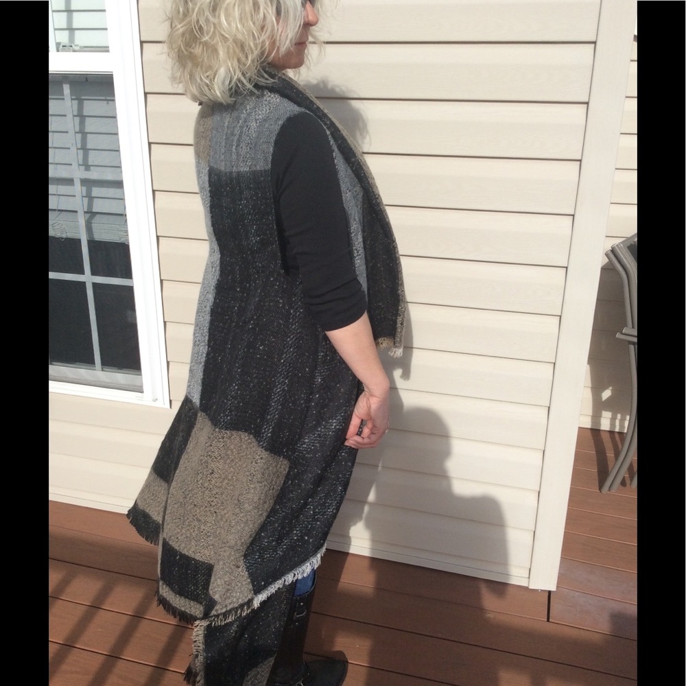 LAST ONE 🖤 HP 🖤 Express Oversized Sweater Vest - Picture 4 of 8